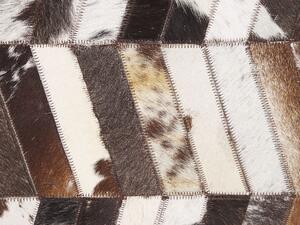 Tappeto tappetino in Pelle di Vacchetta Marrone e Bianca 140 x 200 cm Motivo a Spina di Pesce Patchwork Beliani