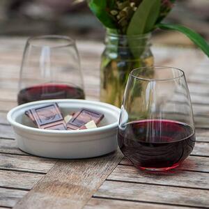 <p>Bicchiere in vetro cristallino dal design contemporaneo, particolarmente indicato per la degustazione di vini rossi intensi e forti.</p>