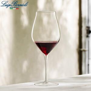 Il calice ideale per la degustazione di vini rossi strutturati che porta alla luce note di sottofondo pregiate, come le floreali e speziate