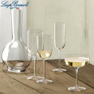 Decanter creato a mano, dalle linee eleganti e ricercate, consente un ottima ossigenazione del vino