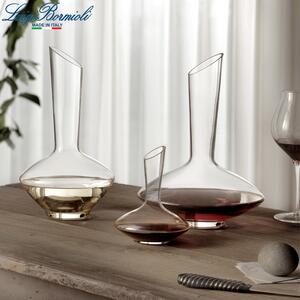 Decanter creato a mano con un design originale e moderno per permettere ai vini rossi una perfetta ossigenazione