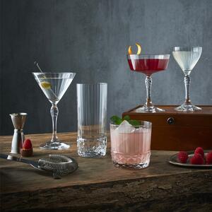 <p>Tanta eleganza, bellezza, glamour per il più famoso cocktail al mondo, Martini Dry, servito nell&#39;inconfondibile coppa Martini.</p>
