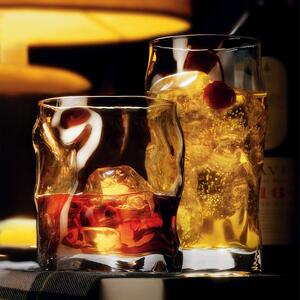 <p>Elegante bicchiere whisky in vetro, originale design evoca tutta la forza dell&#39;acqua sorgiva mostrandone la sinuosità delle linee e la delicatezza delle curve, Design By <strong>ROSS LOVEGROVE</strong></p>