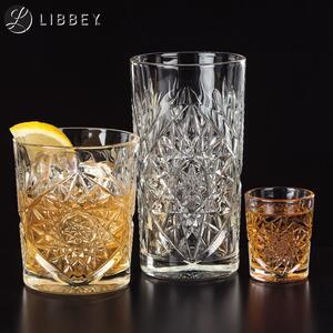 Bicchiere vintage double rocks in perfetto stile retrò con una finitura del vetro tagliato in linee geometriche che gli conferisce importanza ed esclusività, ideale per servire whisky, acqua, bibite e drinks di tendenza