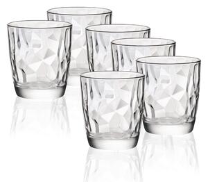 Equilibrato, sobrio, ricercato, un bicchiere acqua dalla forma originale, una geometria perfetta, grande trasparenza del vetro, giochi di luce in tavola
