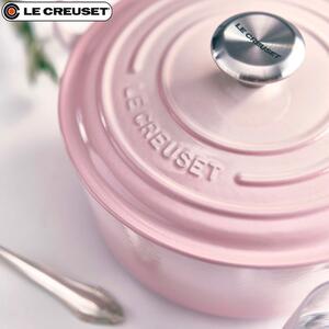 Cocotte di colore rosa, resistente, facile da usare e da pulire, adatta a tutte le fonti di calore, ideale per gli amanti della cucina