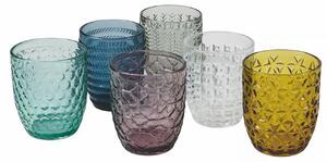 Bicchieri per l'acqua in 6 diverse tonalità di colore e intagli della superficie del vetro. Forme geometriche moderne e variegate per una tavola giovane, di tendenza e fuori dagli schemi