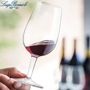 Calice specifico per i professionisti della degustazione conforme agli standard ISO sia nelle dimensioni che nella classica forma ad Uovo Allungato ed universalmente utilizzato per testare qualsiasi varietà di vino