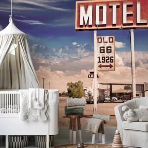 Carta da parati moderna Vecchio motel - architettura lungo la Route 66 con vista montana sullo sfondo