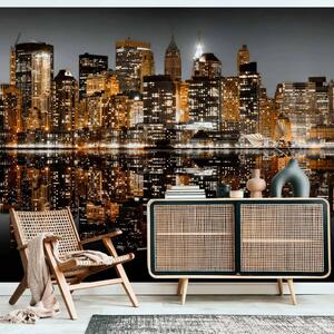 Carta da parati moderna New York dorato - architettura con effetto glamour riflessa nell'acqua