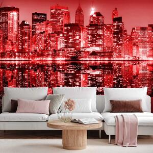Carta da parati moderna New York rosso - panorama urbano con grattacieli riflessi nell'acqua