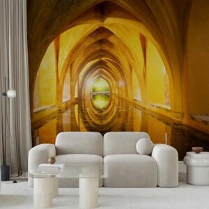 Carta da parati Corridoio dorato - architettura di un vecchio tunnel con acqua
