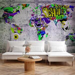 Carta da parati moderna Mondo del graffiti - colorata mappa del mondo su sfondo di cemento