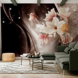Carta da parati moderna Magnolie magiche - astrazione con fiori su sfondo glamour con onde