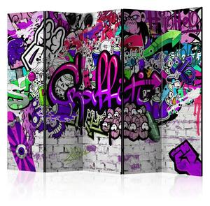 Paravento design Graffiti viola - motivi artistici urbani su testura di mattoni