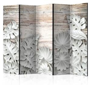 Paravento Bosco di alabastro II - fiori bianchi di pietra su texture di legno