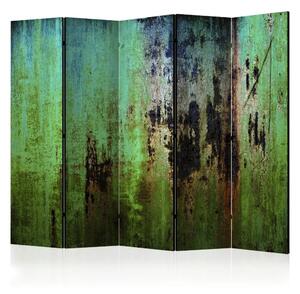 Paravento design Enigma smeraldo II - texture urbana di metallo coperto di verde