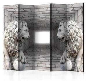 Paravento design Leoni di pietra II - animali astratti in corridoio di pietra
