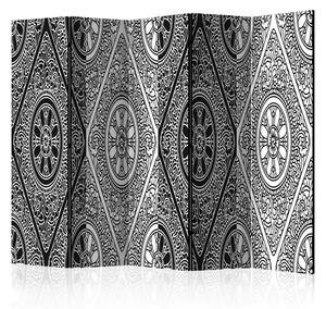 Paravento Monocromia etnica II - mandala bianco e nero in tema orientale