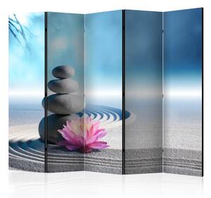 Paravento design Giardino Zen II - pianta e pietre posate sulla sabbia su sfondo blu
