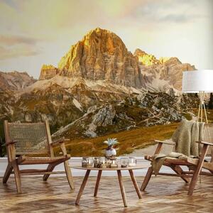 Carta da parati Dolomiti splendide - paesaggio montano con sentiero e cime innevate sullo sfondo