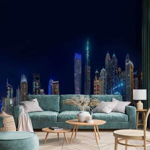 Carta da parati Notte a Dubai - architettura illuminata con riflesso acquatico