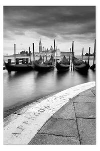 Quadro Città sull'acqua - barche in fotografia in bianco e nero
