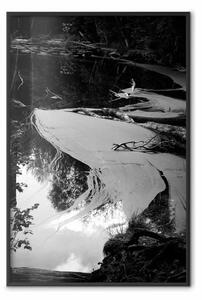 Poster: Stagno: superficie calma del lago con striature grigie