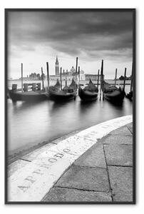 Poster: Barche a Venezia: paesaggio con gondole sul fiume