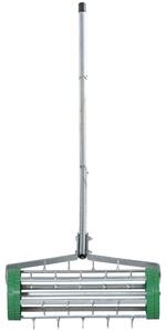 Outsunny Rastrello Scarificatore con Ruote da Giardino in Ferro zincato 135×42×15cm, Verde e argento | Aosom Italy