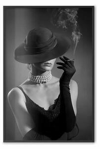 Poster: Eleganza nera - ritratto donna bianco e nero con sigaretta