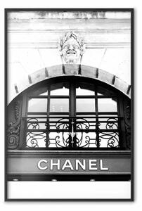Poster: Chanel - architettura in bianco e nero con scultura e ornamenti