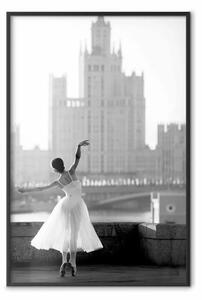 Poster: Danza lungo il fiume - donna balla in paesaggio urbano