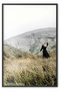 Poster: Persa nella natura - prato con donna e montagne