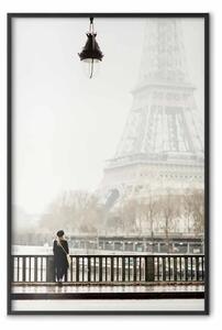 Poster: Spazio di momenti tranquilli - donna su sfondo della Torre Eiffel