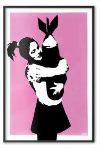 Poster: Abbraccio bomba - ragazza con bomba su sfondo rosa, stile Banksy