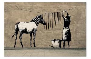 Quadro su tela Banksy: Lavaggio della zebra sul cemento - panoramico
