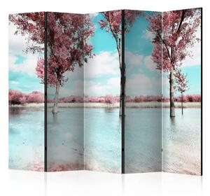 Paravento design Paesaggio autunnale II - alberi rosa in un lago