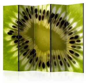Paravento design Frutti: kiwi II - primo piano sulla polpa verde e i semi