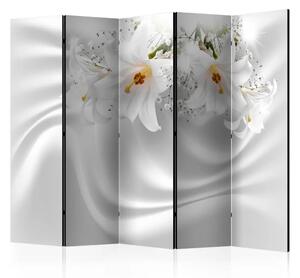 Paravento design Bianco regale II - fantasia vellutata nei fiori di giglio