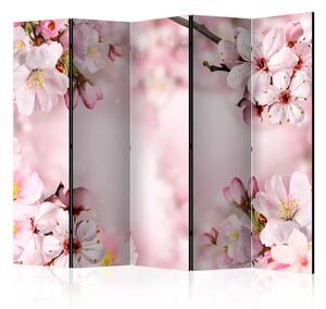 Paravento design Fiori di ciliegio primaverili II - romantica illusione rosa