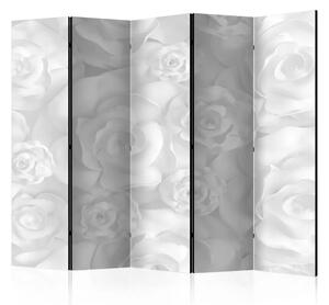 Paravento design Fiori di gesso II - bouquet in bianco neve di rose delicate