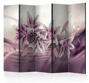 Paravento design Purple Discretion II - un romantico bouquet di fiori di giglio viola