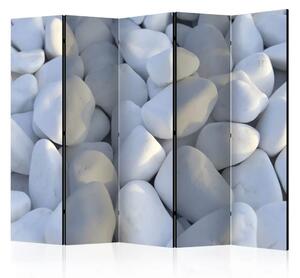 Paravento White Pebbles II - un campo di pietre bianche chiare con motivo zen