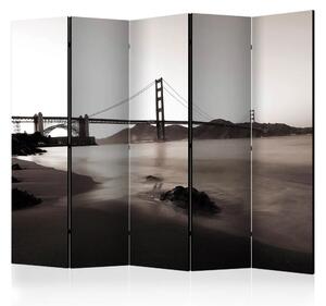 Paravento design San Francisco: Golden Gate in b/n II - paesaggio scuro