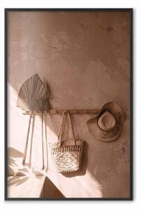 Poster: Composizione turistica - cappello contro muro in texture uniforme