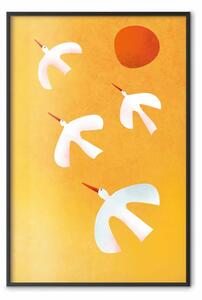 Poster: Giochi di cicogne - animali bianchi volanti su cielo giallo