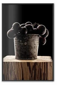 Poster: Succo d'amore - secchio metallico con frutti su ceppo di legno