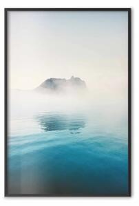 Poster: Baia nebbiosa - composizione di acqua blu e nebbia chiara su roccia