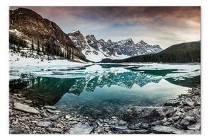 Quadro Paesaggio invernale - montagne innevate e lago tra rocce